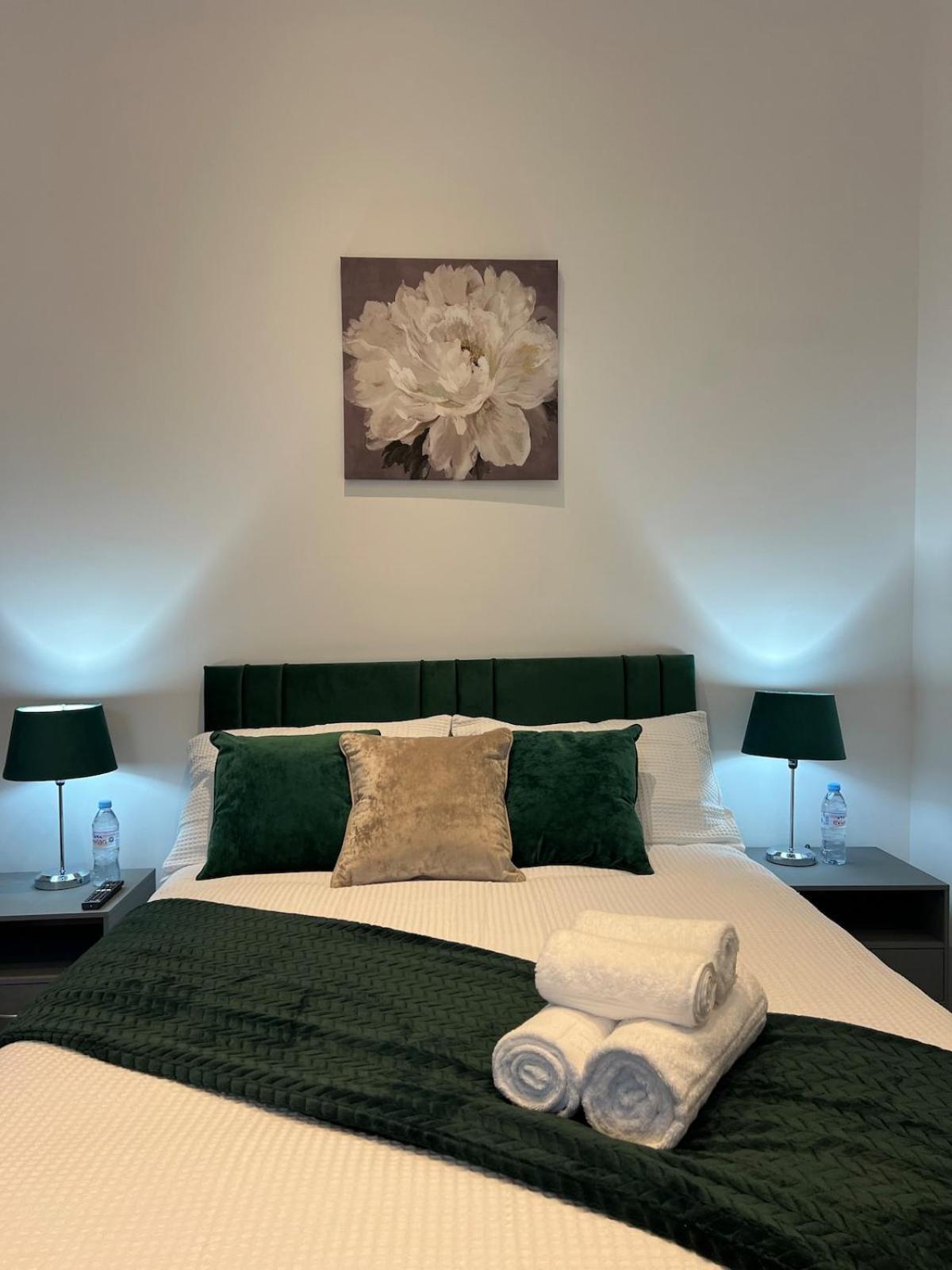 Charming In West Ealing, 12 Mins To By Train, Free Parking, 8-min Walk To Station