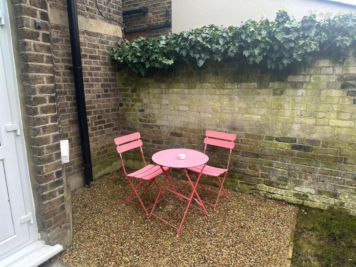 Charming In West Ealing, 12 Mins To By Train, Free Parking, 8-min Walk To Station Appartamento Londra