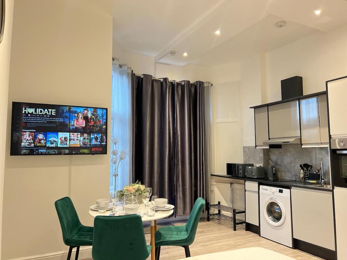 Appartamento Charming In West Ealing, 12 Mins To By Train, Free Parking, 8-min Walk To Station *