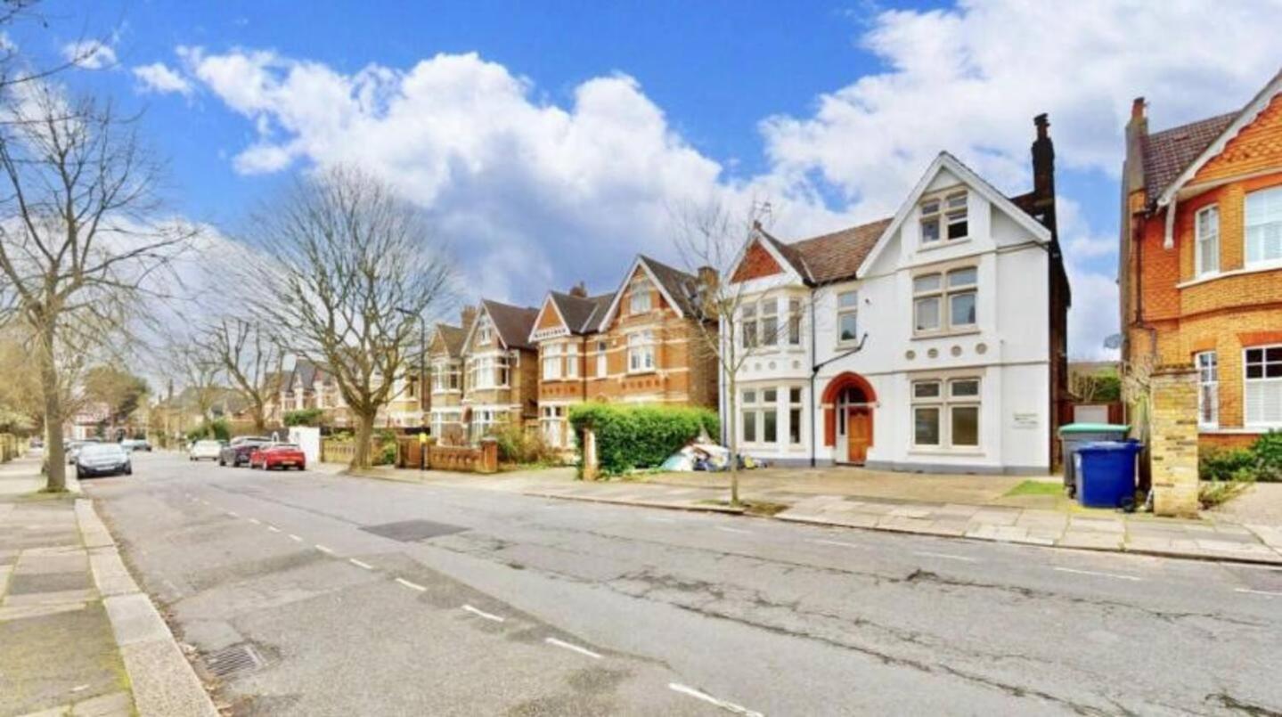 Charming In West Ealing, 12 Mins To By Train, Free Parking, 8-min Walk To Station Appartamento