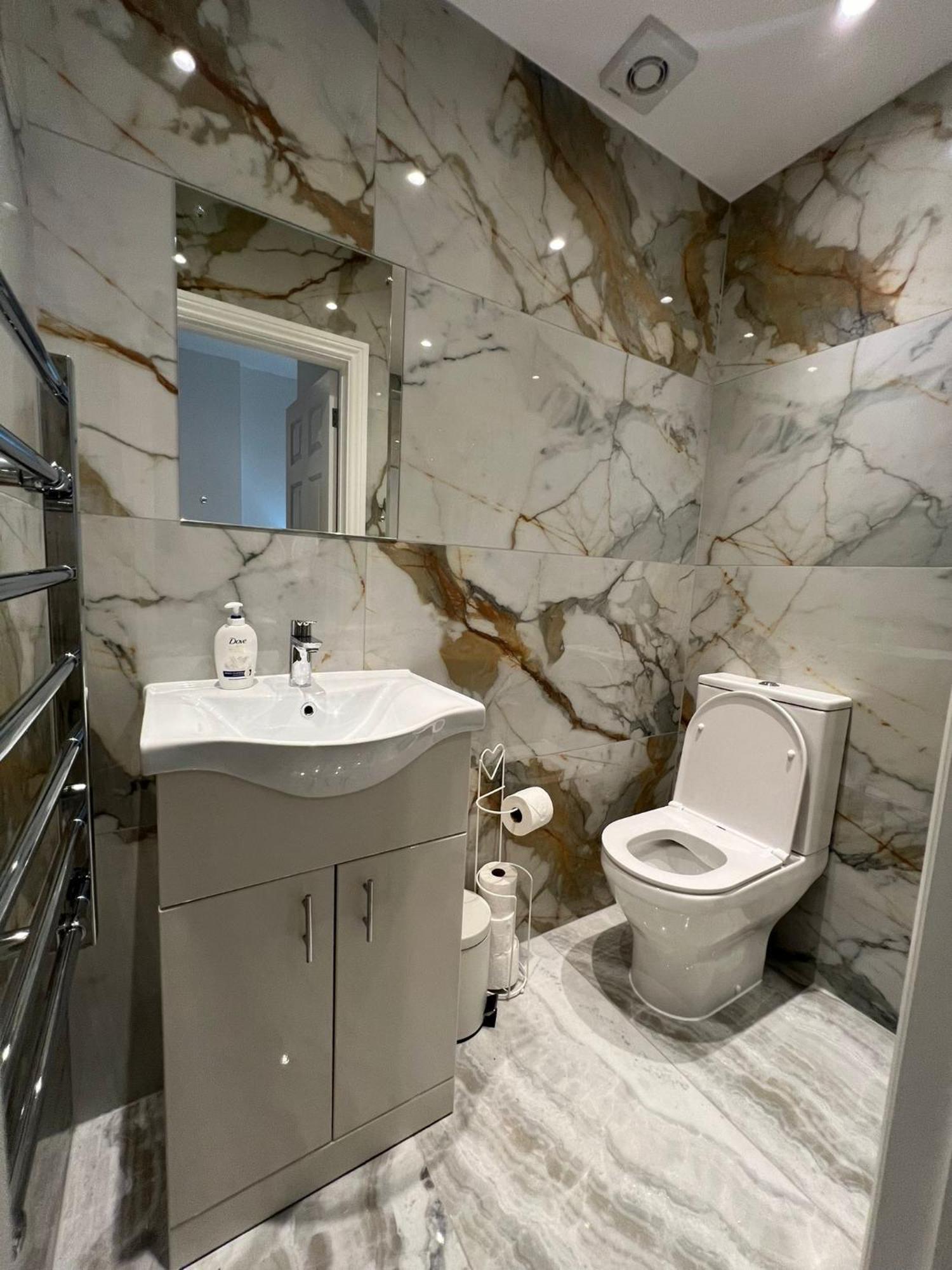 Charming In West Ealing, 12 Mins To By Train, Free Parking, 8-min Walk To Station Appartamento