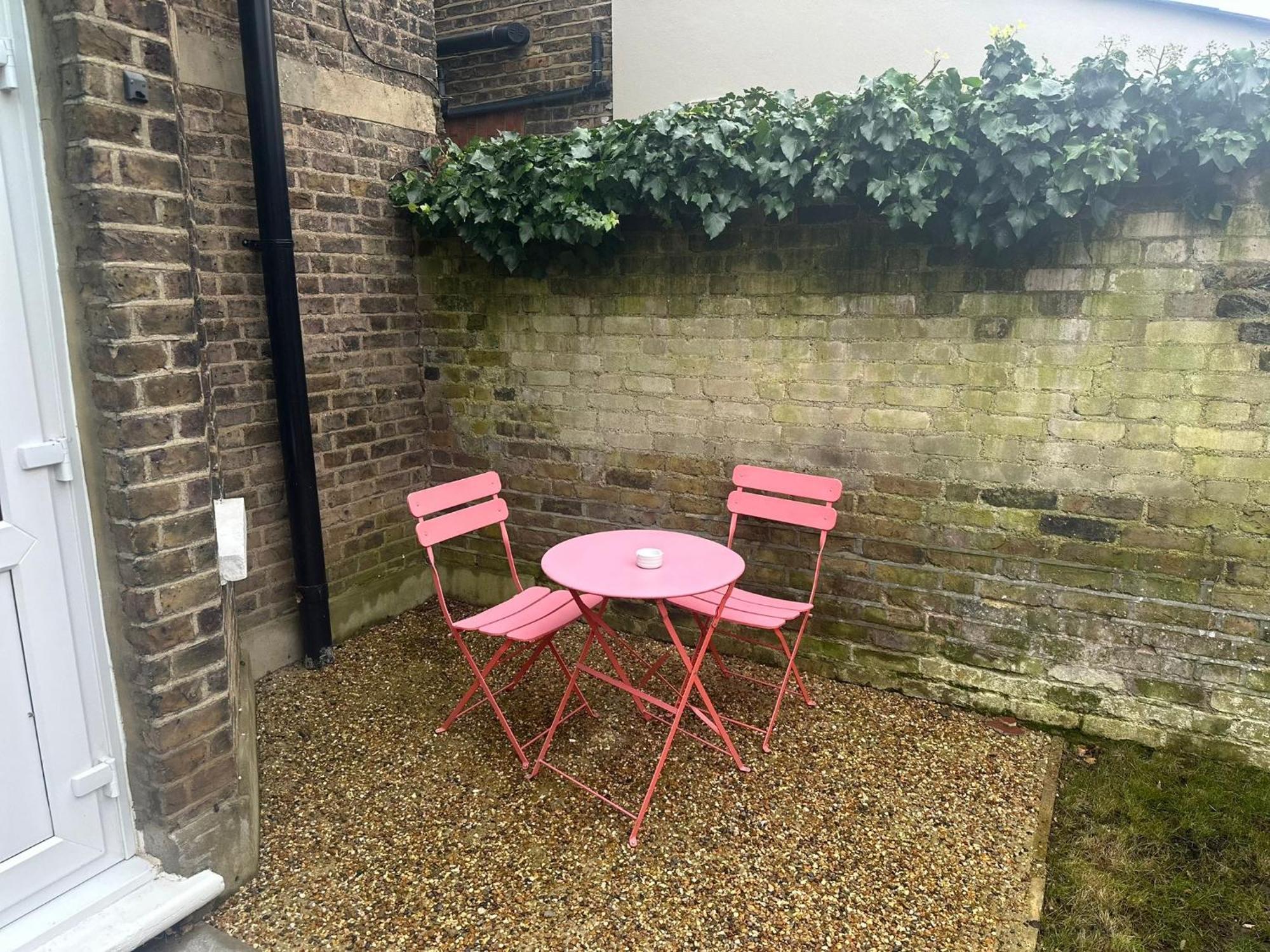 Charming In West Ealing, 12 Mins To By Train, Free Parking, 8-min Walk To Station Appartamento